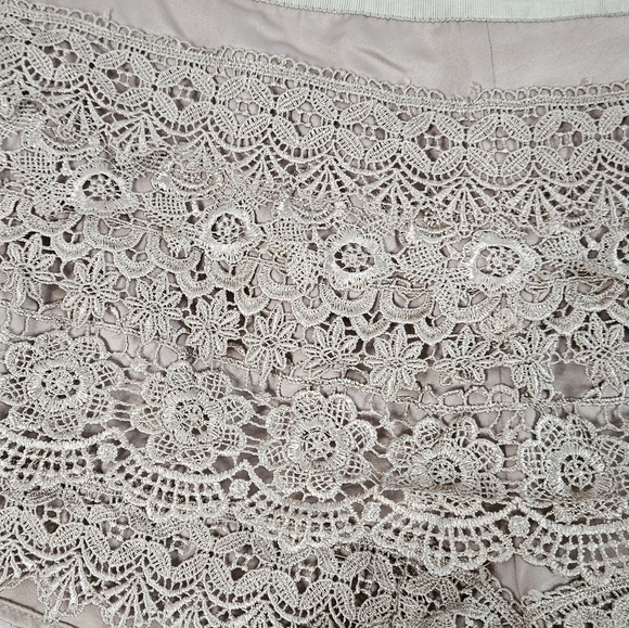 NWOT Sans Souci tan taupe lace tiered shorts Womens Small - Picture 5 of 5